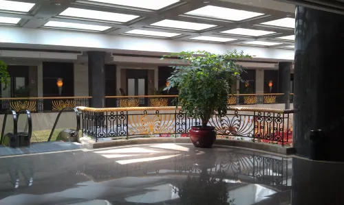 New Century Hotel Öffentliche Flächen Photos