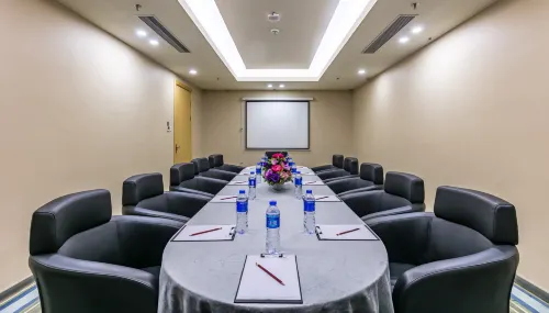 The Bauhinia Hotel Shenzhen (Luohu Port Grand Theatre Metro Station) Espaces Affaires Photos