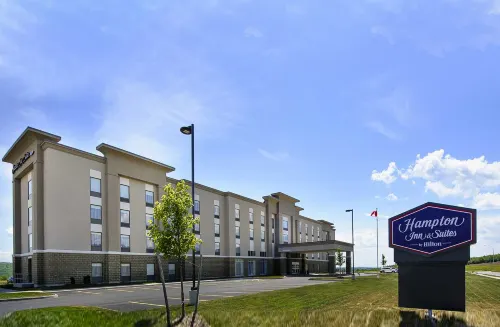 Hampton Inn & Suites by Hilton Truro Exterior Photos