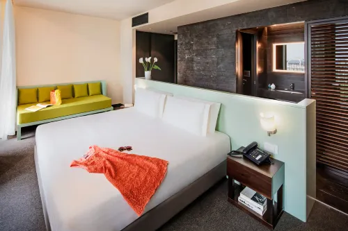 Glam Milano Featured Photos