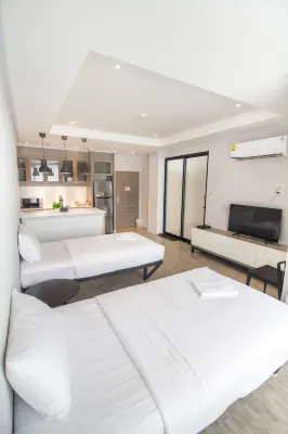 Hataara Kamar Photos