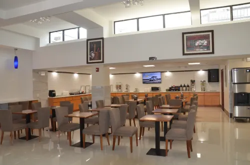 LIC Plaza Hotel Restauration Photos