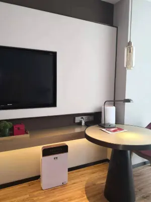 Mid-Level Hotel Photos