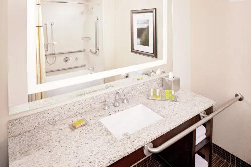 DoubleTree by Hilton Hotel Boston Bayside Rooms Photos