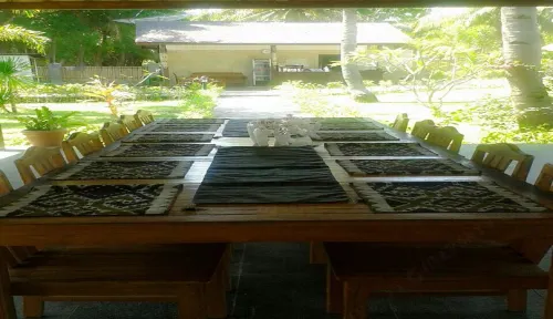 Trawangan Oasis Makanan Photos