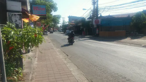 Quest Hotel Kuta Bali  by Aston Рядом с отелем Photos