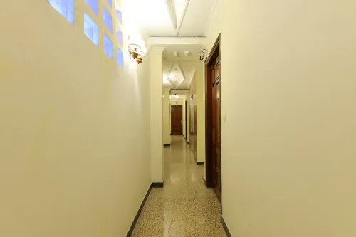Lucky 2 Hotel & Travel Khu vực công cộng Photos