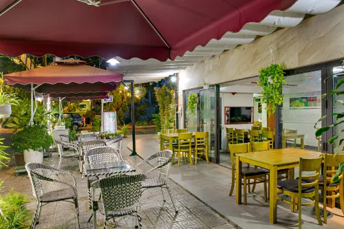 La Beach Hotel Makanan Photos