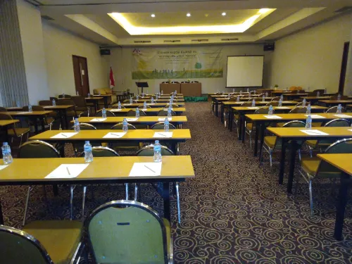 Grand Cikarang Hotel Geschäftseinrichtungen Photos