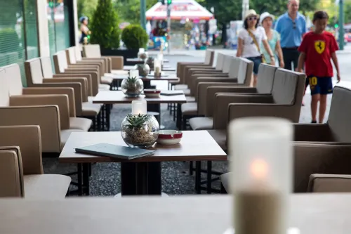 NJV Athens Plaza Spisning Photos