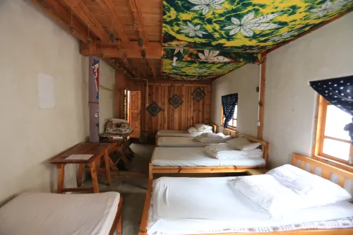 Tiger Leaping Gorge Tea-Horse Guesthouse Kamar Photos