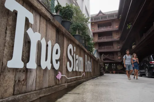 True Siam Rangnam Hotel Extérieur Photos