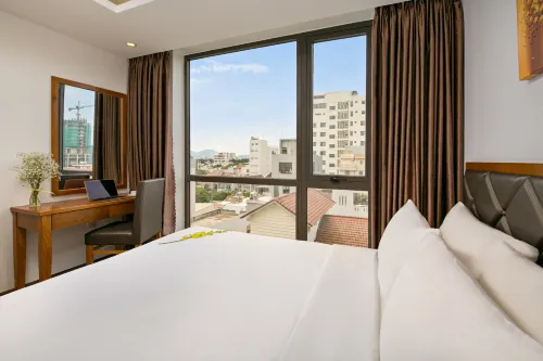 La Beach Hotel Kamar Photos