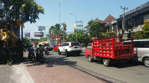 Grand Kuta Hotel and Residence Рядом с отелем Photos