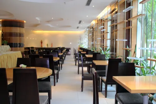 Poly Hotel Ăn uống Photos