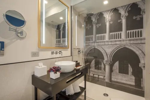 H10 Palazzo Canova Rooms Photos