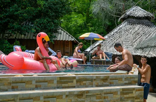 Phi Phi Cozy Seafront Resort Extérieur Photos