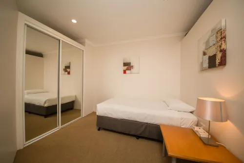 Cosmopolitan Motel & Serviced Apartments Rooms Photos