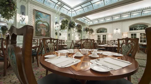 Hong Kong Disneyland Hotel Dining Photos