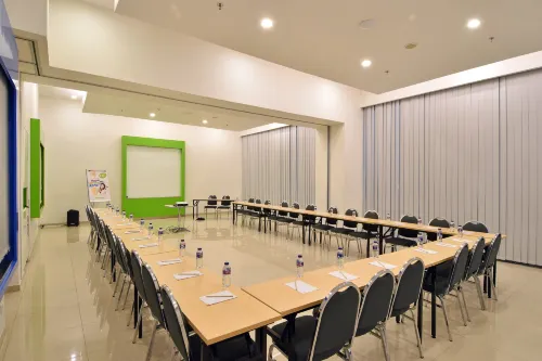 POP! Hotel Kelapa Gading Jakarta Fasilitas Bisnis Photos