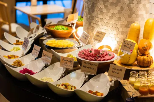 Quintessa Hotel Osaka Shinsaibashi Comic&Books Makanan Photos