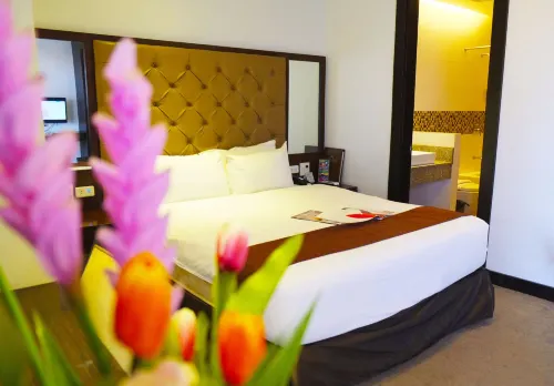Castle Peak Hotel Rooms Photos