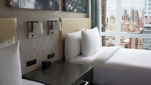 Doubletree by Hilton New York Times Square West Rooms Photos