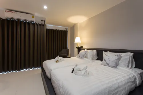 Well Timed Hotel Kamar Photos