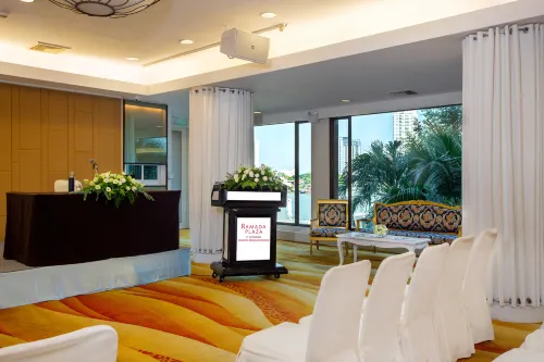 Ramada Plaza by Wyndham Bangkok Menam Riverside Business Facilities Photos