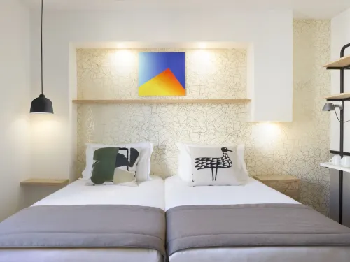 Hotel Izzy Kamar Photos
