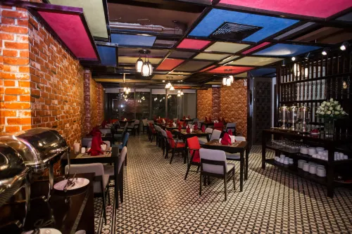 Max Boutique Hotel Restauration Photos