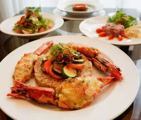 City Garden Grand Hotel Makanan Photos