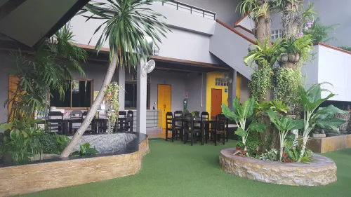 First and Frang Hotel - Koh Phangan Makanan Photos