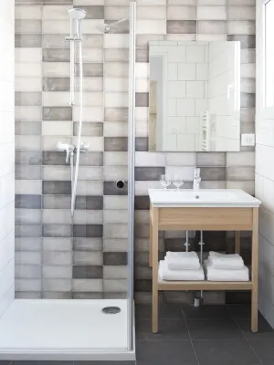 Hotel Izzy Kamar Photos
