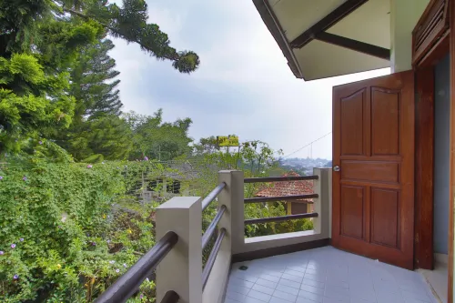 The Jayakarta Cisarua Inn & Villas Kamar Photos