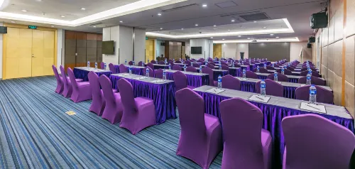 The Bauhinia Hotel Shenzhen (Luohu Port Grand Theatre Metro Station) Espaces Affaires Photos