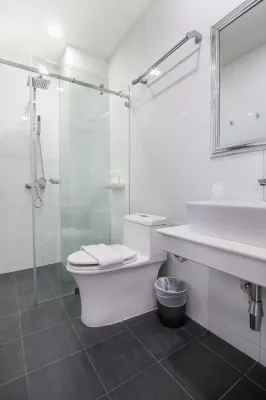 Hataara Kamar Photos