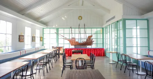 Seaman Resort Dining Photos