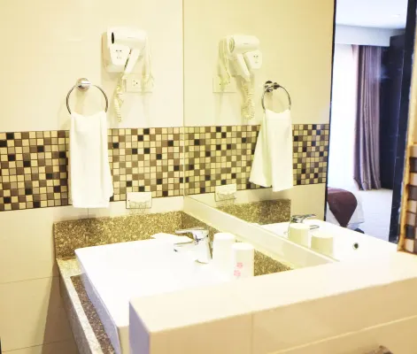 Castle Peak Hotel Rooms Photos