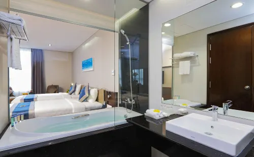 Central Palace Hotel Rooms Photos