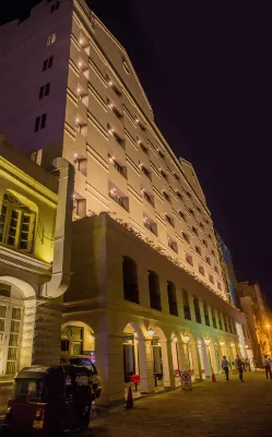 Fairway Colombo - Sri Lanka's First Hotel With Robot Technology Exterior Photos
