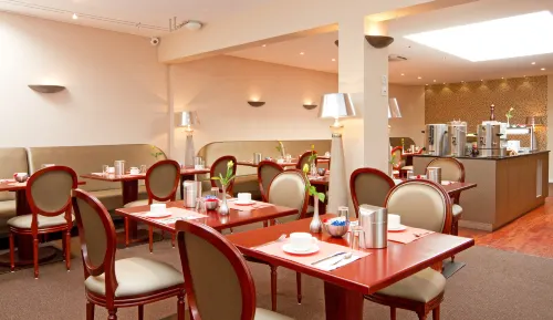 Drake Longchamp Dining Photos