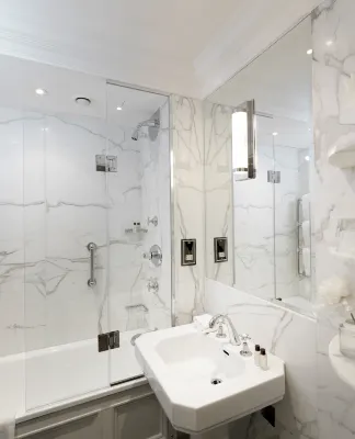 The Athenaeum Hotel & Residences Camere Photos