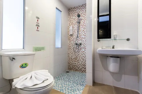 7Q Patong Beach Hotel Rooms Photos