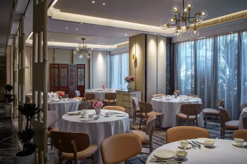 The Emperor Hotel Makanan Photos