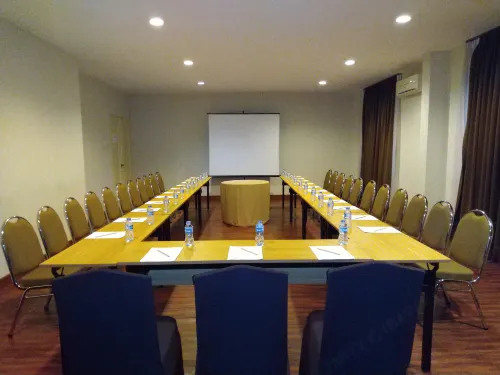 Grand Cikarang Hotel Geschäftseinrichtungen Photos