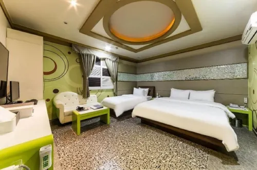 Hotel Millennium Rooms Photos