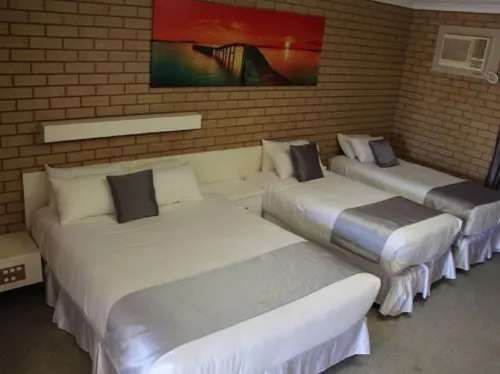Carnarvon Motel Rooms Photos