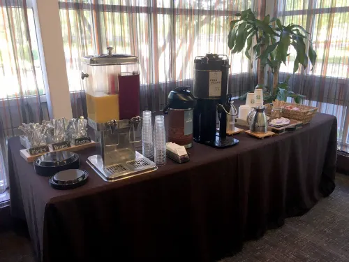 DoubleTree by Hilton Hotel Boston Bayside Dining Photos