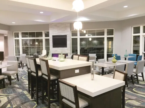 La Quinta Inn & Suites by Wyndham Orlando Lake Mary Restauration Photos
